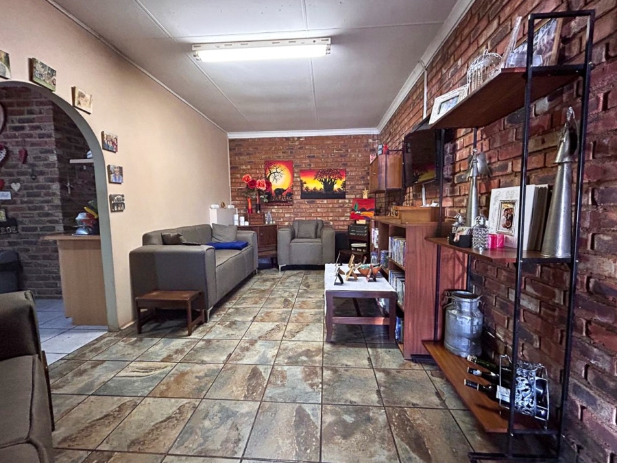 3 Bedroom Property for Sale in Kannoniers Park North West